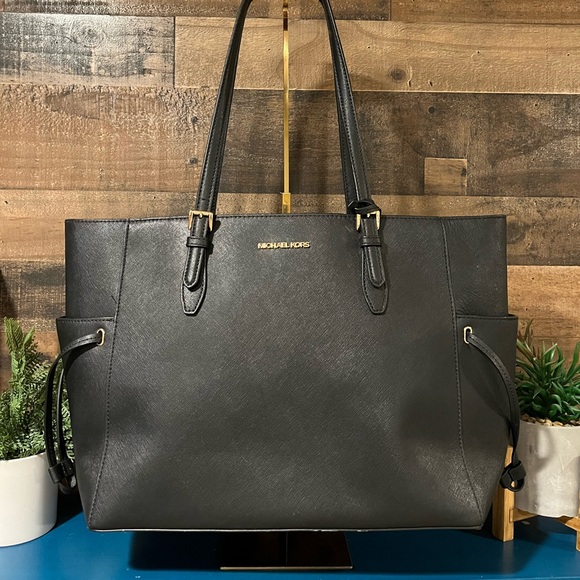 Michael Kors Gilly Large Tote Black Like NEW - Picture 1 of 12